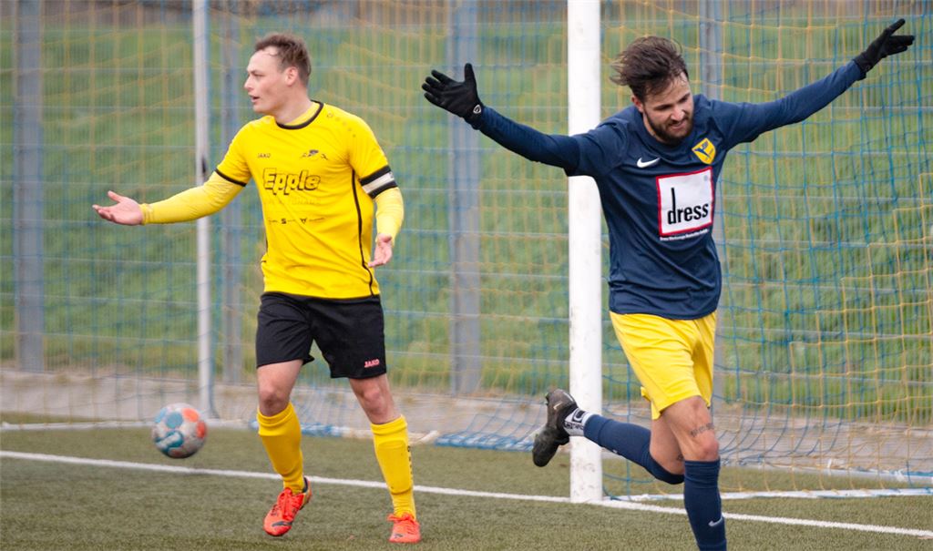 Lomersheim hebt auf heimischem Kunstrasen ab und jubelt viermal, kommt dann aber überraschend ins Trudeln. Foto: Fotomoment