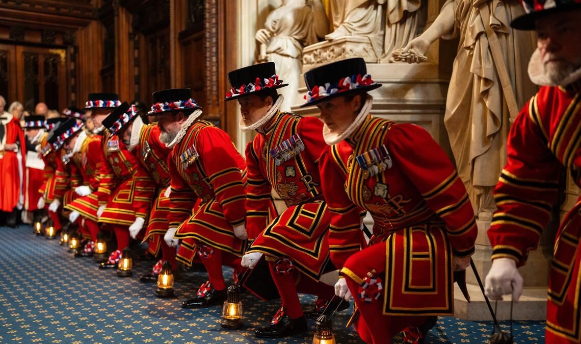 London: Sicherheitsritual mit Geschichte – Yeomen of the Guard durchsuchen vor der Parlamentseröffnung den Westminster-Palast