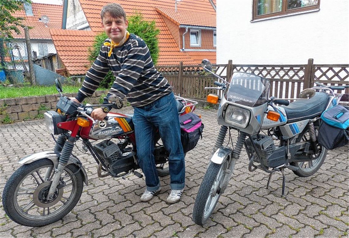 Lorenz Ossmann mit zwei seiner Liebhaber-Stücke.