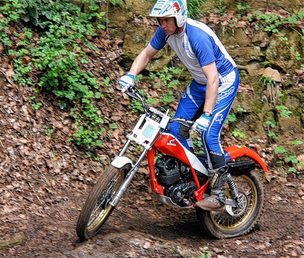 Lorenz Winckler wird in seiner Schwierigkeitsklasse Vierter. Die Motorräder müssen alle spätestens 1990 gebaut worden sein. Foto: Mummert