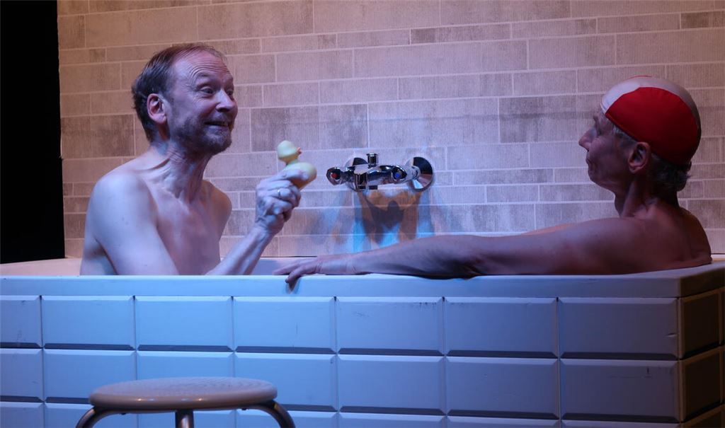 Loriot-Klassiker: Herr Müller-Lüdenscheidt und Dr. Klöbner im Bad. Foto: Warzecha