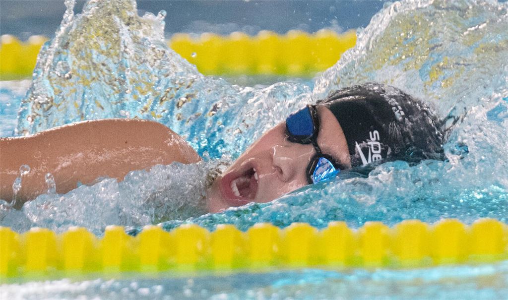 Luft holen auf dem Weg ins Ziel. Auch das 8. Herbstmeeting der Wasserfreunde endete mit vielen Heimsiegen für die Mühlacker Schwimmer. Fotos: Fotomoment