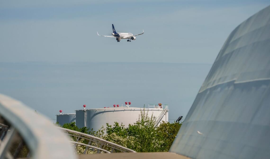 Lufthansa verspricht Passagieren sicheres Kerosin.