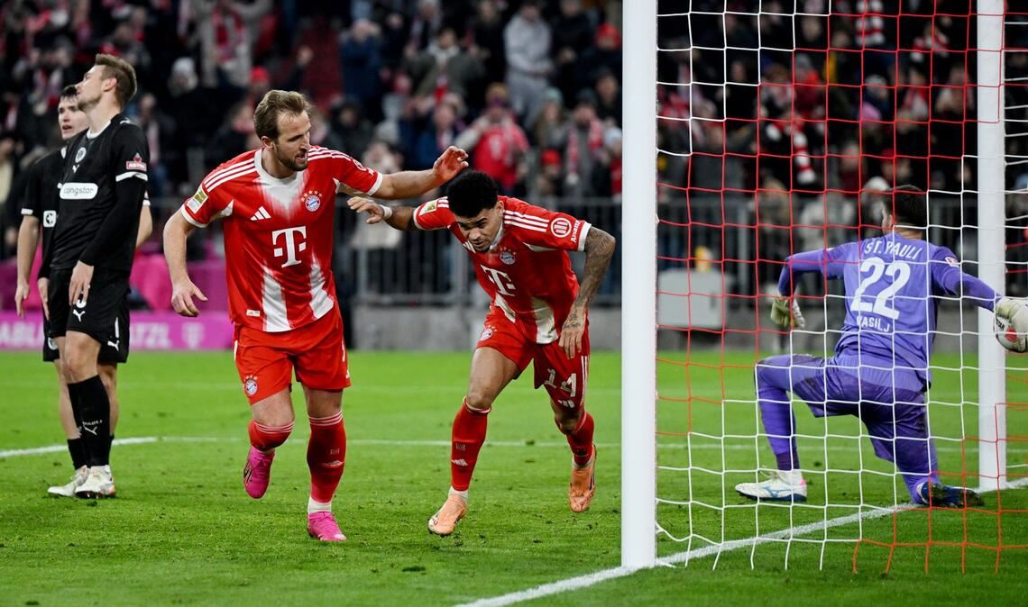 Luis Díaz (M) wird zum Münchner Matchwinner.