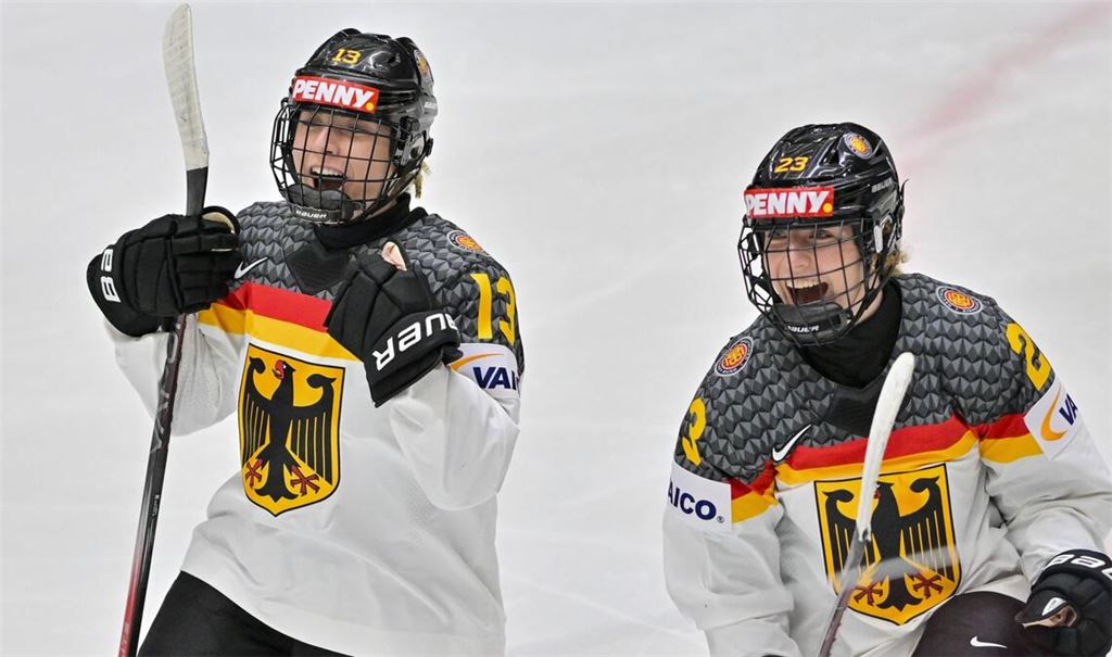 Luisa (li.) und Lilli Welcke wollen bei den Winterspielen in Mailand zeigen, wie gut  das deutsche Frauen-Eishockey ist.