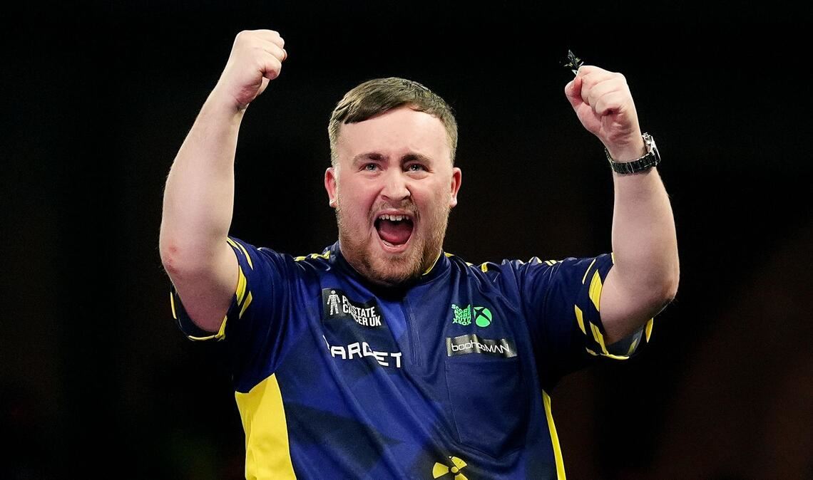 Luke Littler, hier bei der Darts-WM, hat die Führerscheinprüfung bestanden.