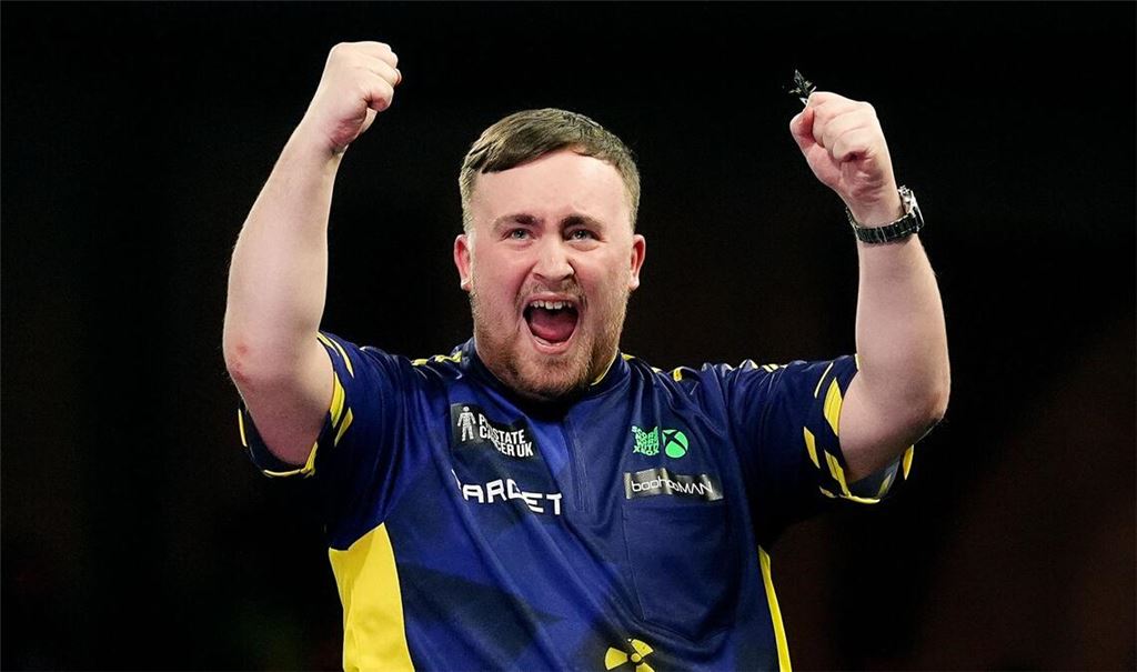 Luke Littler, hier bei der Darts-WM, hat die Führerscheinprüfung bestanden.