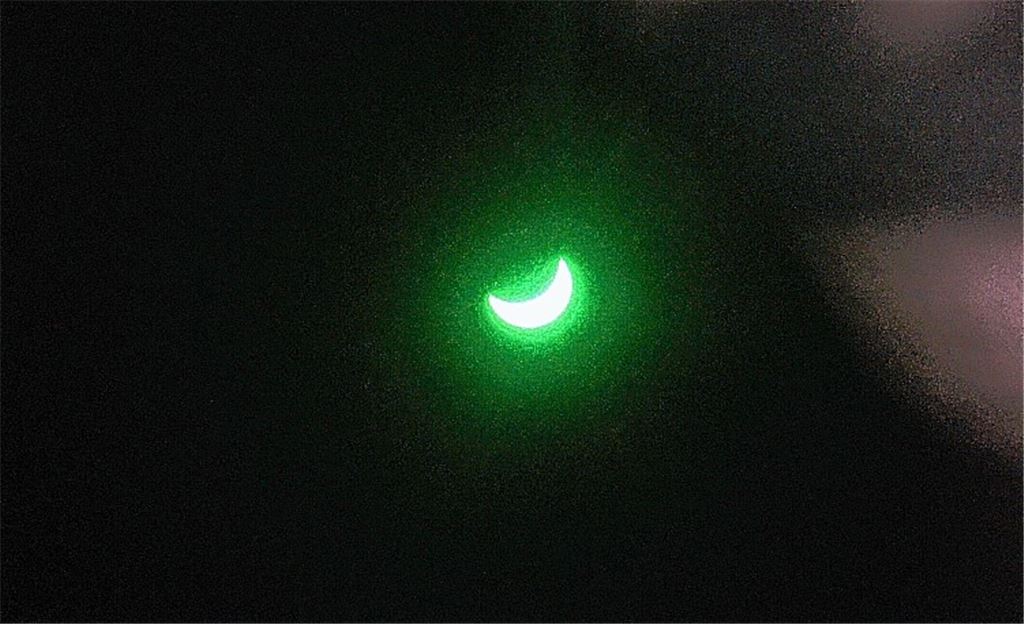 MT-Leser Thomas Hammer hat die teilweise Sonnenfinsternis um 10.45 Uhr in Schönenberg mit dem Fotoapparat eingefangen.