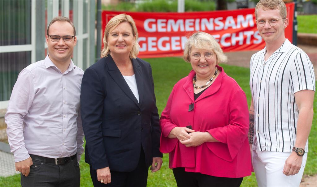 Machen sich für Europa und soziale, innere und äußere Sicherheit stark (v.li.): Davis Riedel (Vorsitzender der SPD Mühlacker und Europakandidat der SPD Enzkreis/Pforzheim), Dr. Eva Högl (Wehrbeauftragte des Bundestags), Katja Mast (MdB) und Paul Renner (SPD-Kreisvorsitzender und Fraktionsvorsitzender in Mühlacker). Foto: Fotomoment