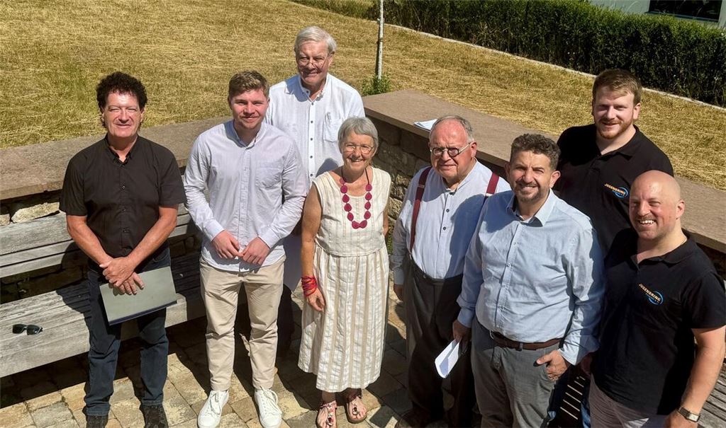 Machen sich für die Ehrenamtskarte stark (v.li.): Dr. Peter Pförsich, Nico Gunzelmann, Dr. Peter Napiwotzky, Stefanie Seemann, Günter Bächle , Hasan Özer, Kevin Walter und Stefan Schmidt. Foto: Goertz