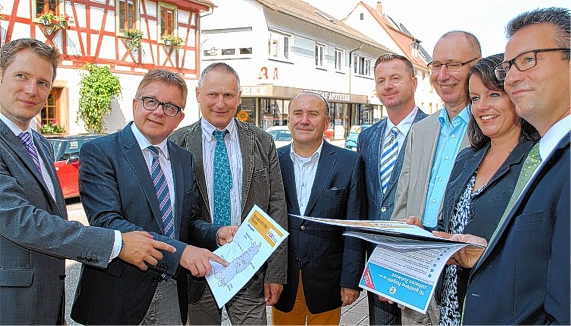 Machen sich gegen Einbruchsdelikte stark: Remchingens Bürgermeister Luca Wilhelm Prayon (v. li.), Landtagspräsident Guido Wolf, Thomas Blenke (innenpolitischer Sprecher der CDU), Wolfgang Schick (CDU Pforzheim), Norbert Schwarzer (Sprecher Freiwilliger Polizeidienst der Polizeigewerkschaft), Gerhard Regele (CDU-Arbeitskreis Polizei), Enzkreisabgeordnete Viktoria Schmid und CDU-Fraktionsvorsitzender Peter Hauk.