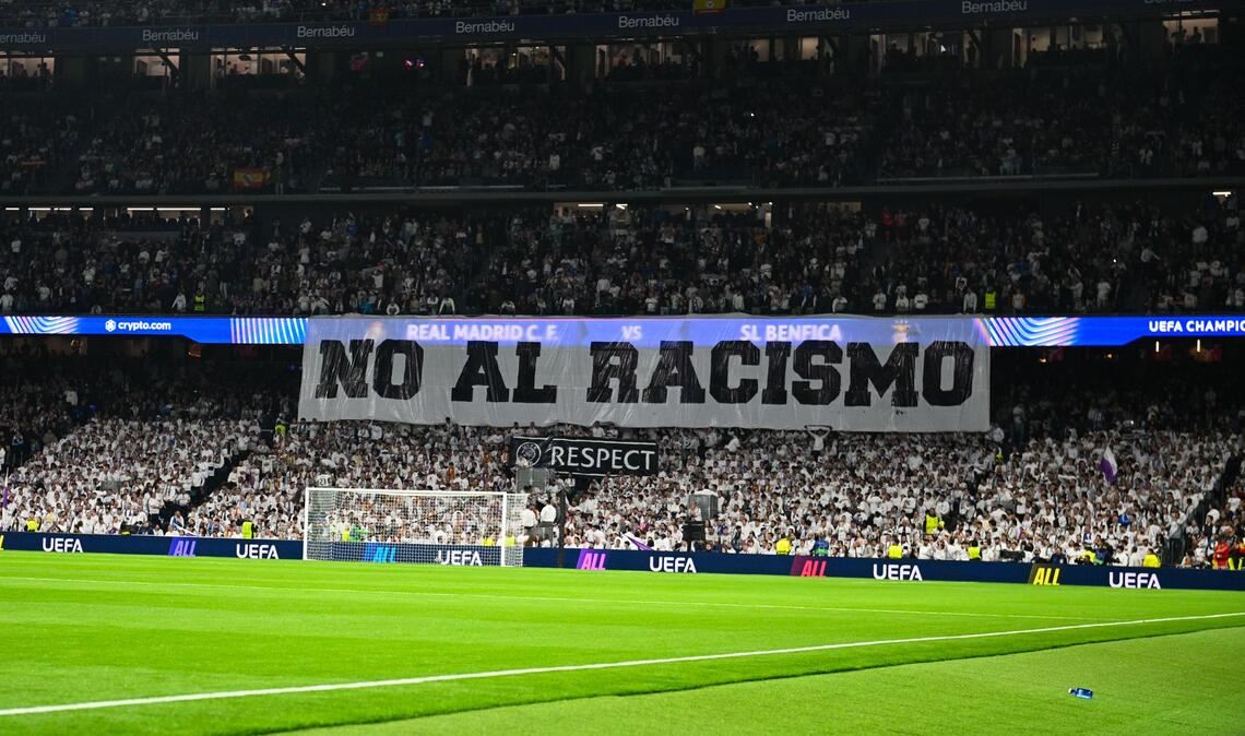 Madrider Fans antworteten nach dem Rassismus-Vorfall im Hinspiel mit diesem Banner.