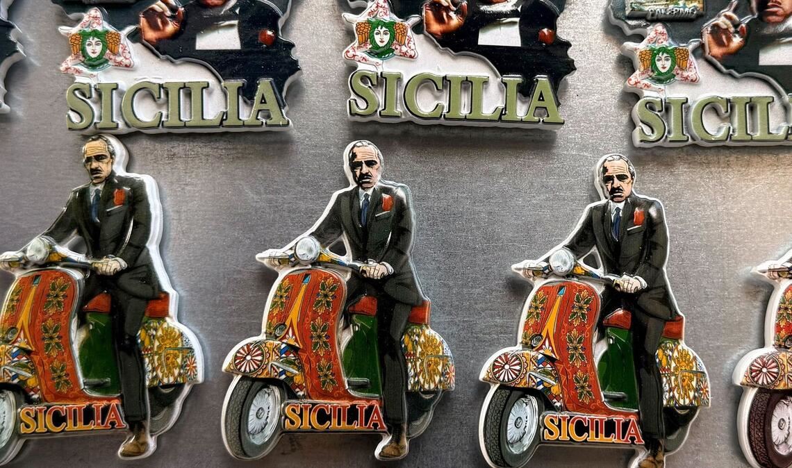Mafia-Souvenirs sind in Palermo überall zu kaufen. (Archivbild)