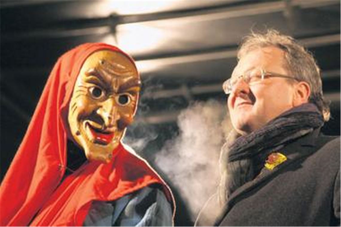 Magischer Nebel? Thomas Nowitzki drückt bei den Forderungen der Hexen beide Augen zu. 
Foto: Hansen