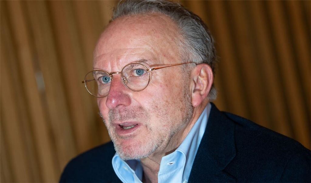 Mahnt zur Ruhe: Ex-Bayern-Boss Karl-Heinz Rummenigge bei einem Gespräch mit der Deutschen Presse-Agentur.