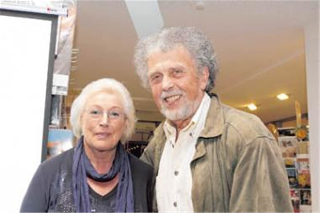 Maier mit Rosemarie Anders, Enkelin von Carl Elser, dessen Großneffe der kurz vor Kriegsende 1945 von den Nazis ermordete Widerstandskämpfer war. Fotos: Tilo Keller