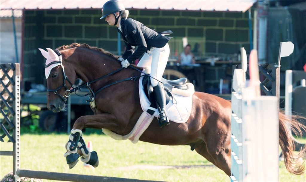 Maike Hartmann vom RFV Maulbronn reitet auf Destino.Foto:Fotomoment