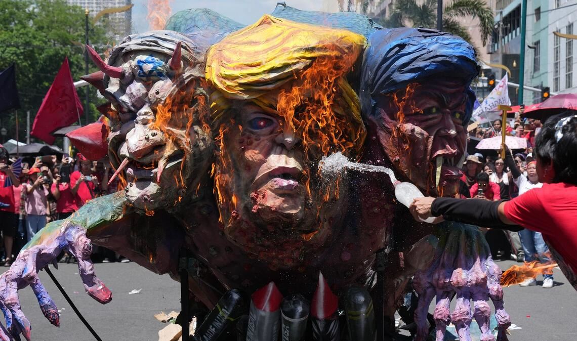 Maikundgebung in Manila: Demonstranten verbrennen Bildnisse von Trump, Netanjahu und Marcos Jr.