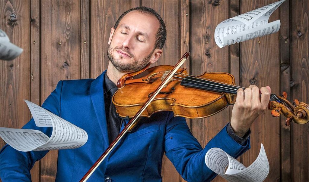 Mal Kammermusiker, mal Solist, mal Dirigent,  Antoine Tamestit ist vielseitig.  

Foto: Lenaka.net