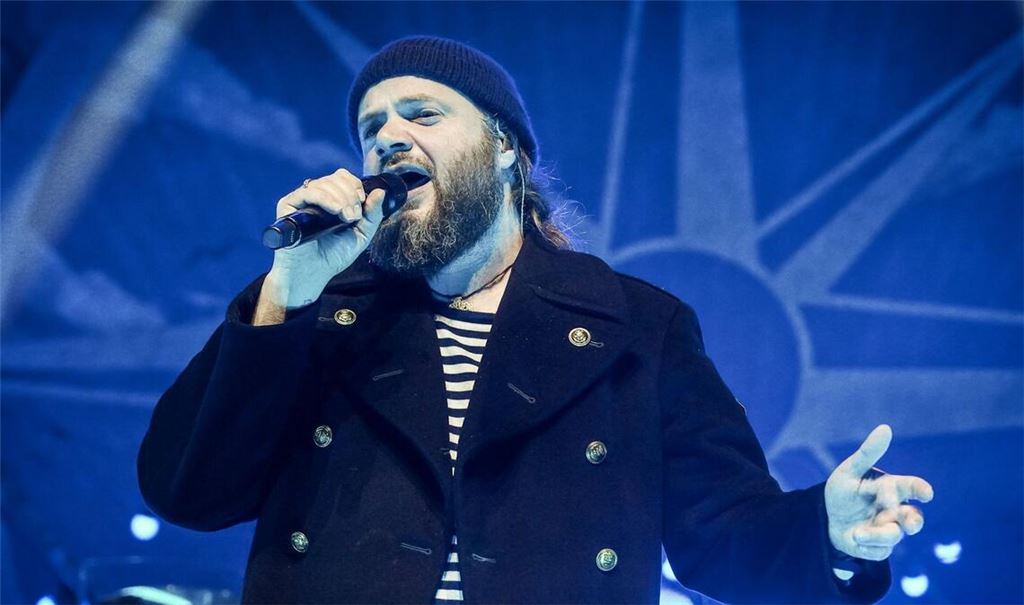 Malte Hoyer ist mit seiner Band  Versengold in der Porsche-Arena aufgetreten.