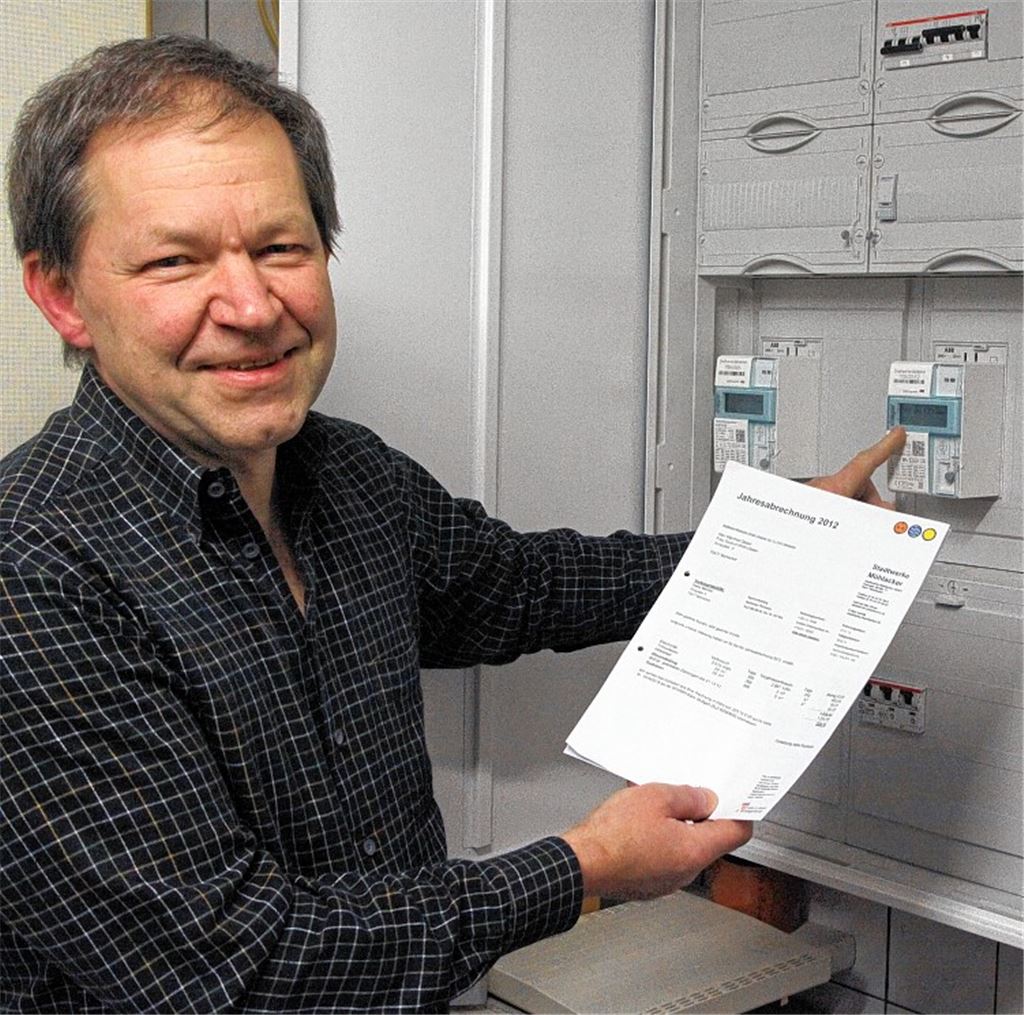 Manfred Glaser hofft, dass nach einigen Umstellungen im Haushalt in diesem Jahr die Stromrechnung etwas niedriger ausfällt. Foto: Goertz
