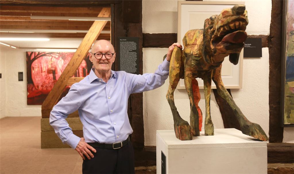 Manfred Heinrich hat der Stadt Maulbronn seine hochkarätige Kunstsammlung auf dem Schafhof anvertraut. Die Verwaltung überlegt, wie sie die Kosten, die die Schau verursacht, drücken kann. Foto: Archiv/Disselhoff 