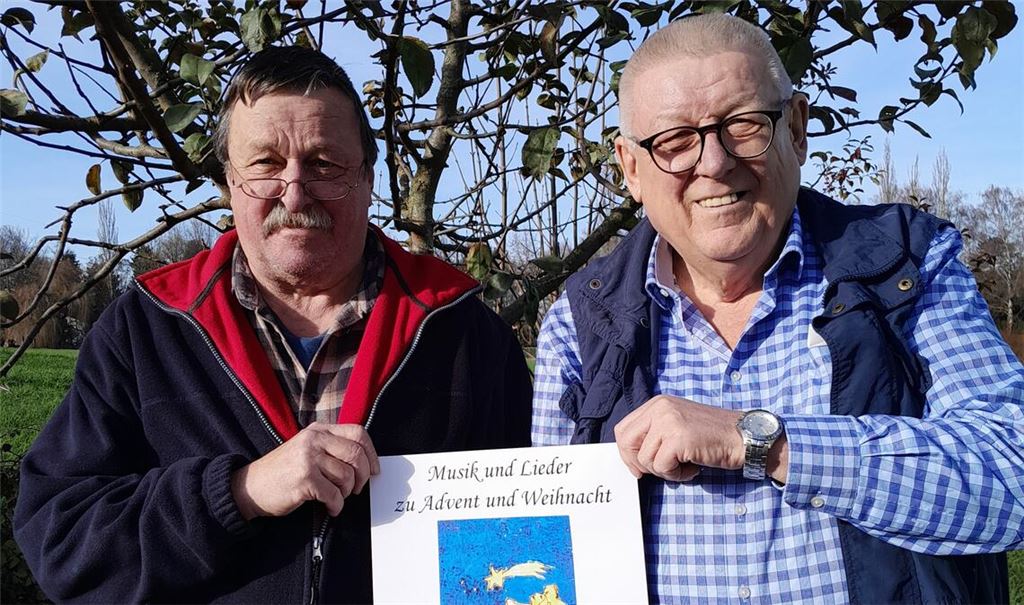 Manfred Teply (re.) und Manfred Bauer blicken auf 47 Jahre Liedkultur der „Georgsgeyer“ zurück und laden am vierten Advent zum Abschiedskonzert ein. Foto: Filitz