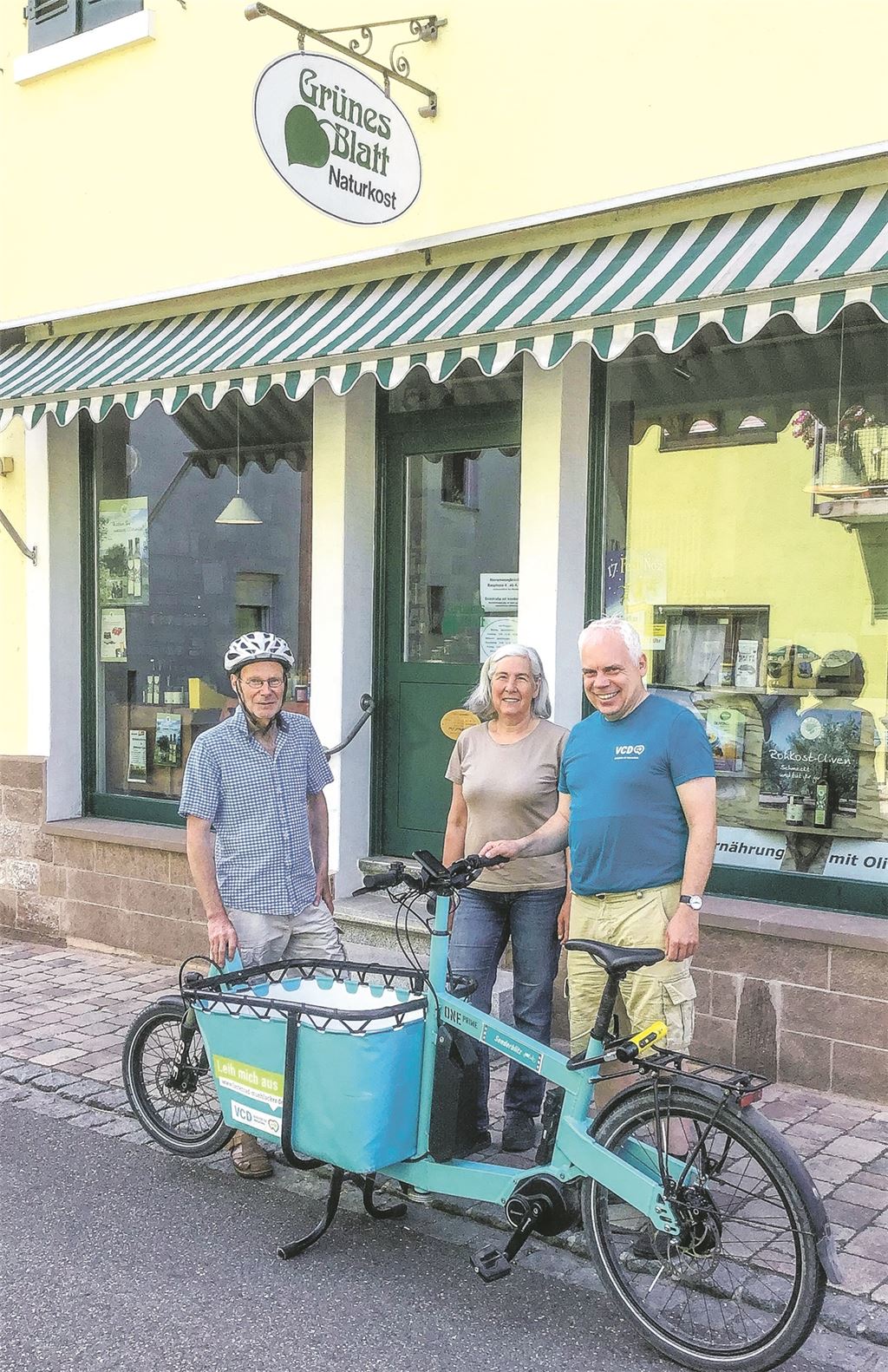 Manfred und Jutta Rapp vom Naturkostgeschäft „Grünes Blatt“ mit VCD-Landesvorsitzendem Matthias Lieb (re.). Foto: privat