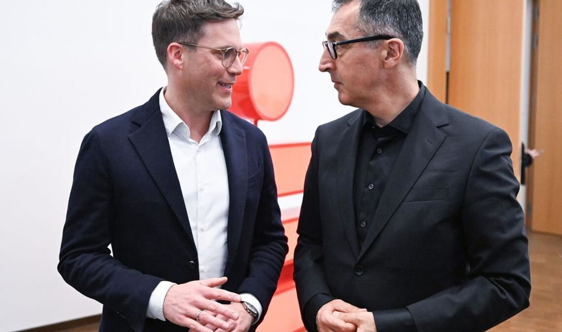 Manuel Hagel (CDU, links) und Cem Özdemir (Grüne) – die Spitze der künftigen Landesregierung. Schon vor dem Landtagswahlkampf hatten sich Postenjäger bei ihnen gemeldet.