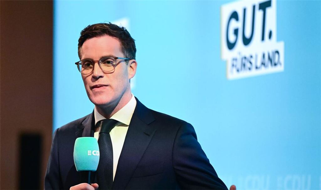 Manuel Hagel ist jetzt auch offen für ein Social Media-Verbot für bestimmte Altersgruppen.