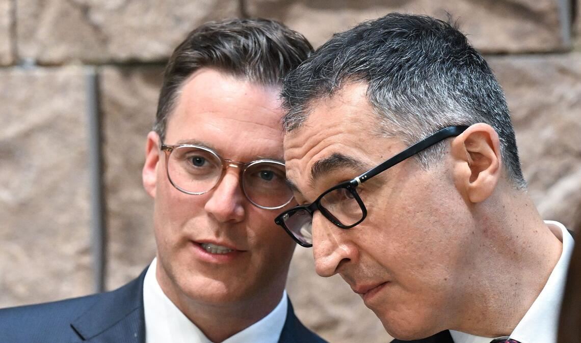 Manuel Hagel (l, CDU), und Cem Özdemir (Bündnis 90 / Die Grünen), der designierte Ministerpräsident von Baden-Württemberg (Archivbild).