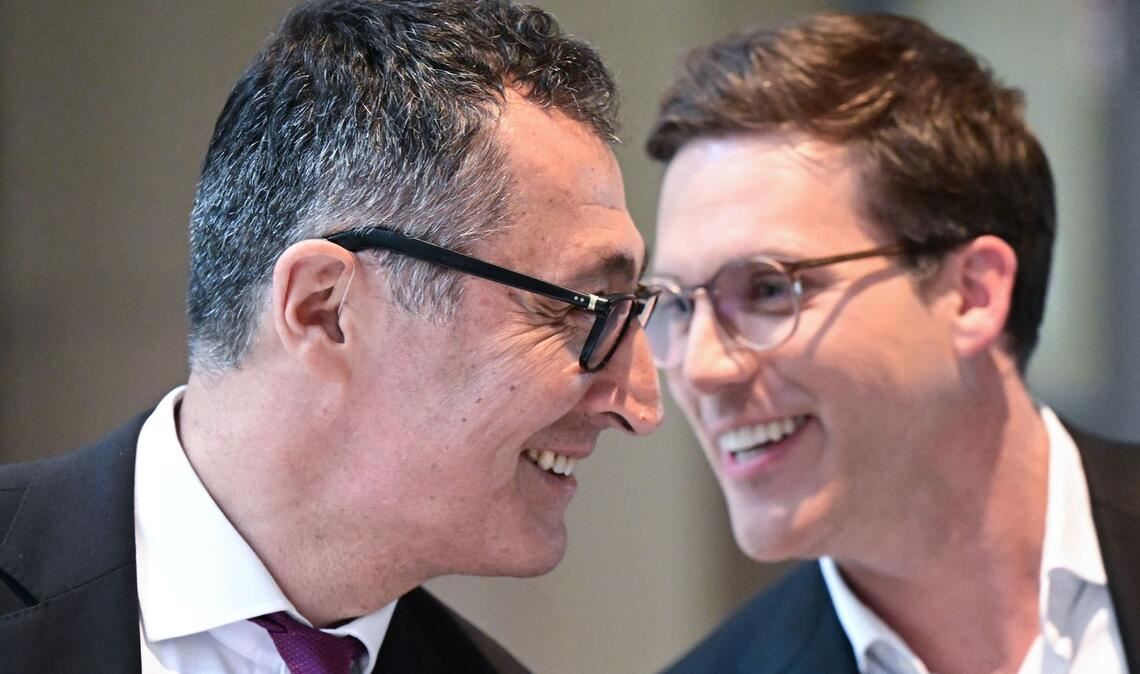 Manuel Hagel (li.) ist überzeugt, dass Cem Özdemir ein guter Ministerpräsident für Baden-Württemberg wird  – und verspricht die Hilfe der CDU dabei.