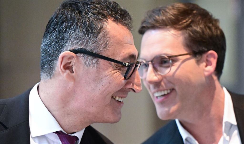 Manuel Hagel (li.) ist überzeugt, dass Cem Özdemir ein guter Ministerpräsident für Baden-Württemberg wird  – und verspricht die Hilfe der CDU dabei.