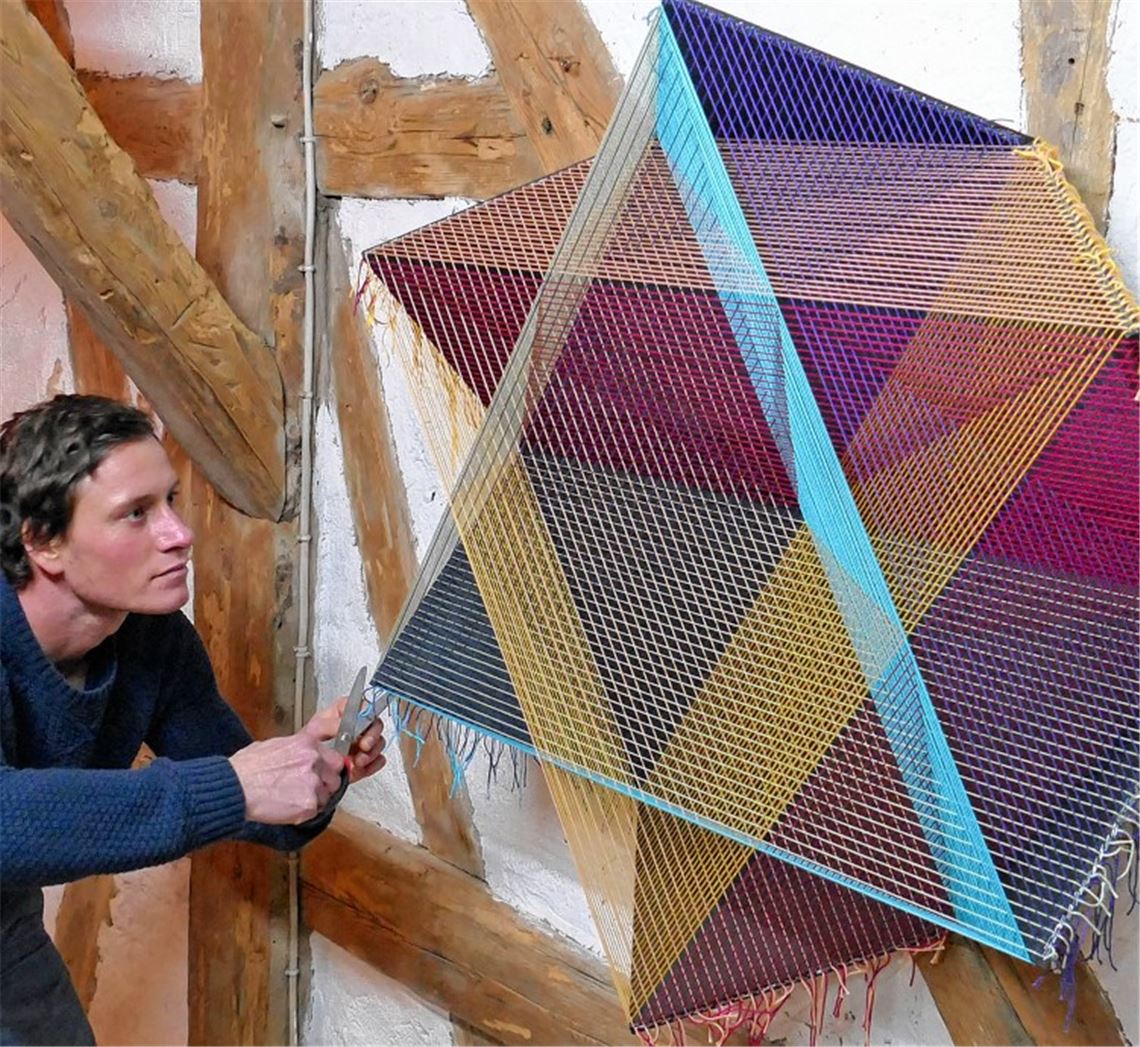 Kunst folgt einem roten Faden