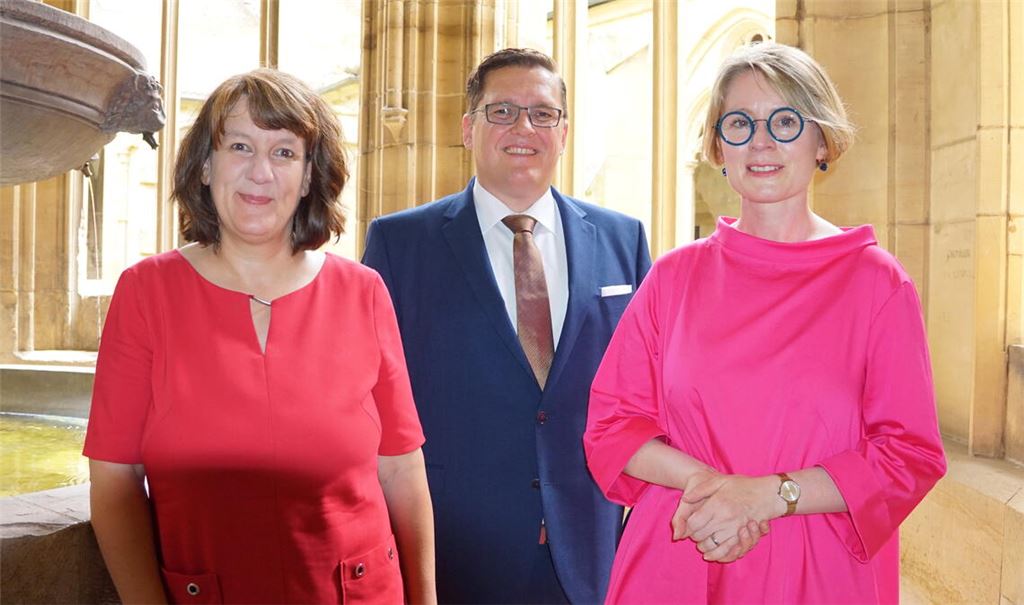 Manuel Liehr und Patricia Alberth (re.) mit Staatssekretärin Splett. Foto: Bastian