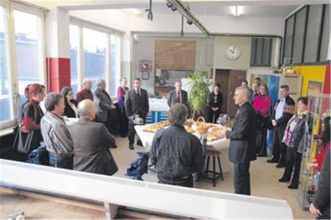 Manuel Pérez Castillo bei seiner Ansprache im Ausbildungszentrum Maulbronn vor Vertretern von Behörden und Firmen. Foto: Franz