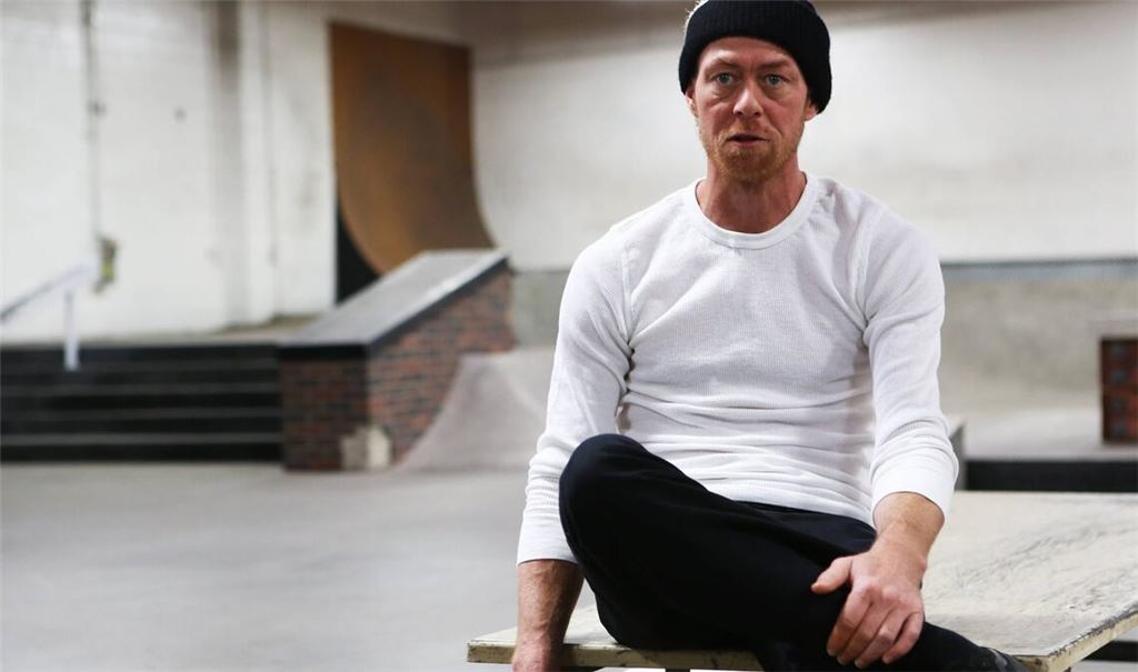 Marc Johnson, Skateboard-Legende und prägende Figur der Szene, ist mit 49 Jahren verstorben. Was war die Todesursache?