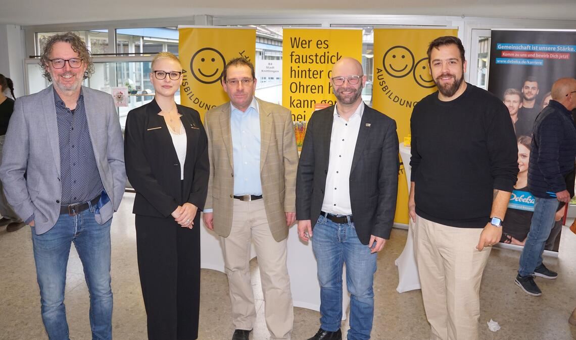 Marc Sautter (v.li.), Catarina Haberstroh, Thomas Rathgeb, Alexander Kozel und Benjamin Hemberger freuen sich über die Neuauflage der Ausbildungsbörse. Fotos: Bastian