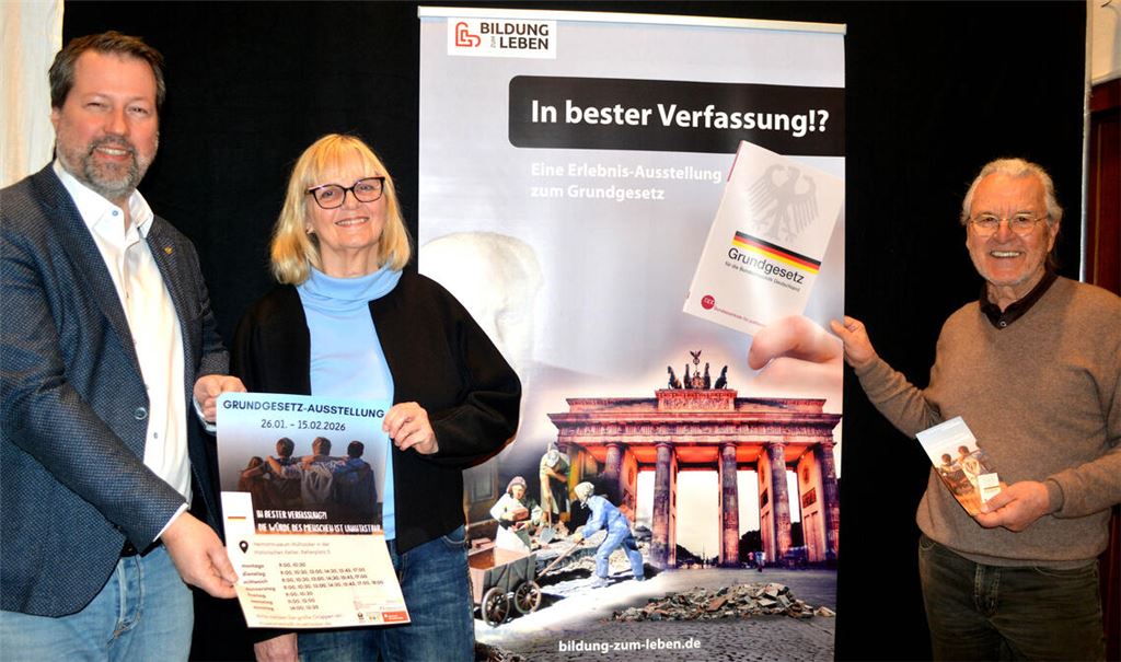 Marc Seidel (li.) und Kurt Tassotti vom Rotary Club Mühlacker Enzkreis setzen sich wie Birgit Ella Siewert für die Demokratiebildung von jungen Menschen ein. Foto: Stahlfeld