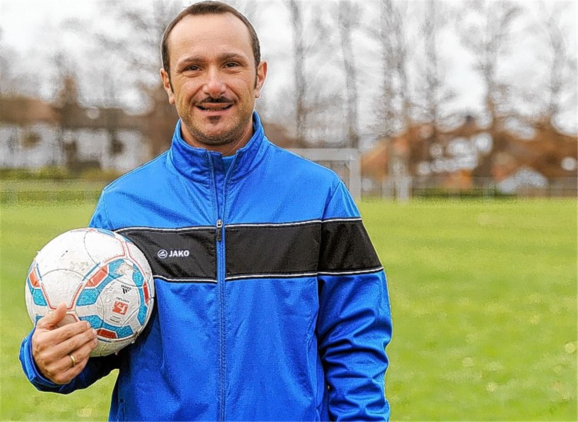 Marcello Solombrino soll den SV Illingen in der Bezirksliga halten. Seither trainierte er die C-Junioren des Vereins. Foto: Fotomoment