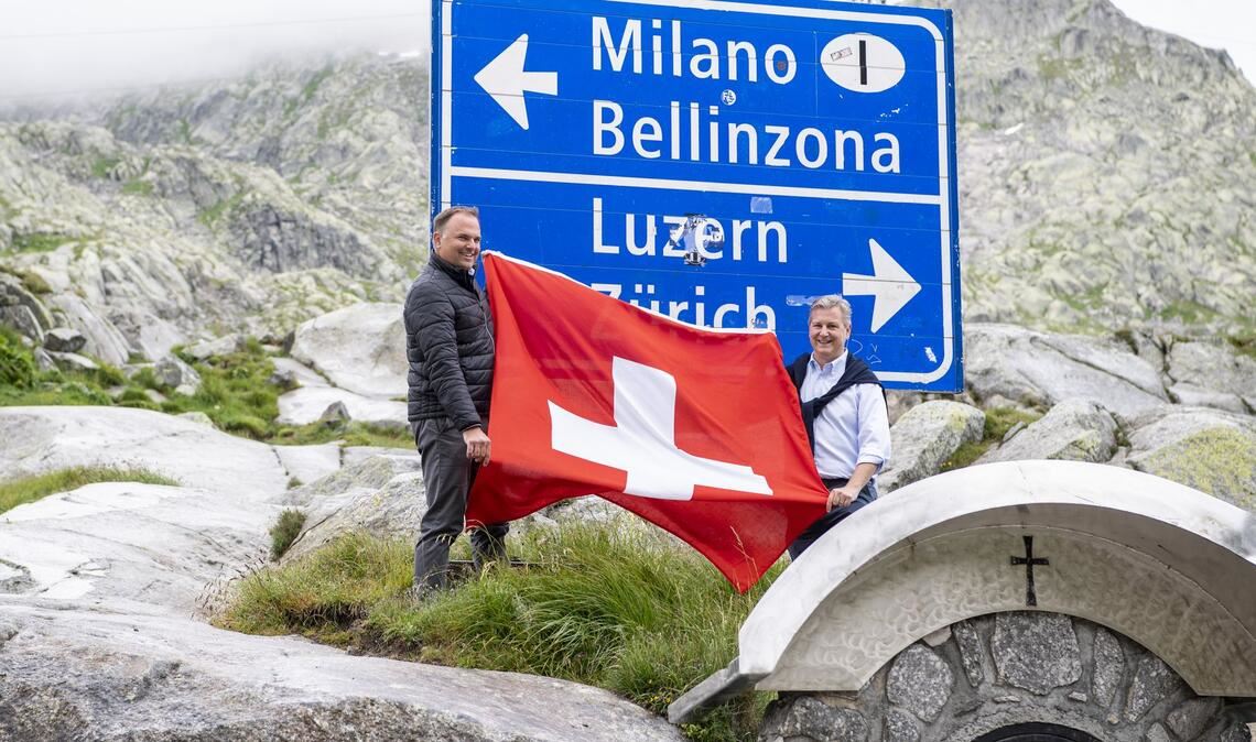 Marco Chiesa (r) und die Schweizerische Volkspartei (SVP), wollen Anwohner der Bergkantone schützen. (Archivbild)