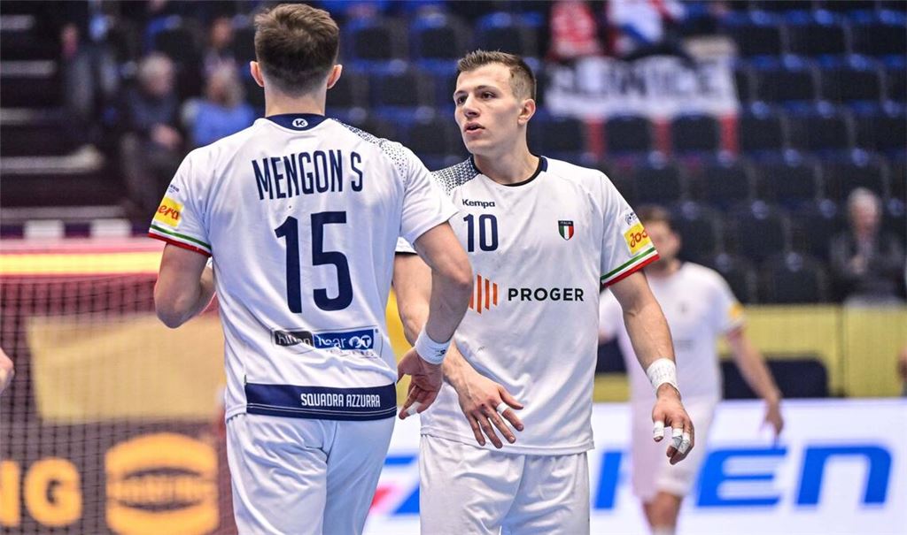 Marco Mengon (re.) spielt ab sofort nicht nur in der italienischen Nationalmannschaft mit seinem Zwillingsbruder Simone zusammen.