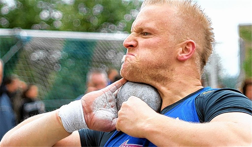 Marco Schmidt stößt 19,02 Meter. Foto: rub