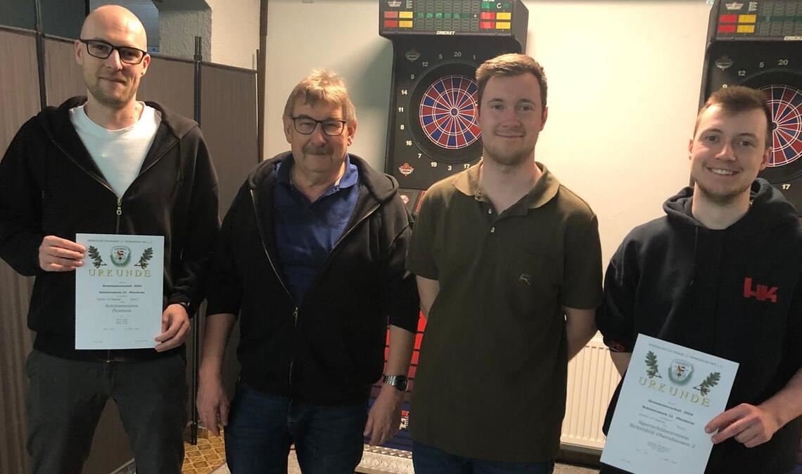 Fünf Siege für Marco Essig Marco und Bernd Essig bei der Siegerehrung gemeinsam mit Christian und Matthias Kirschbaum aus Birkenfeld (v.li.). Foto: privat