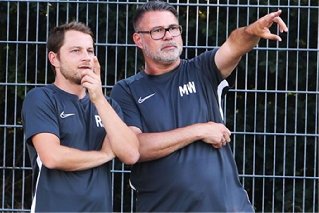 Marcus Wenninger (re.) bleibt Cheftrainer beim FC Nöttingen. Dabei wird er weiterhin unterstützt von Reinhard Schenker. Archivfoto: Rubner