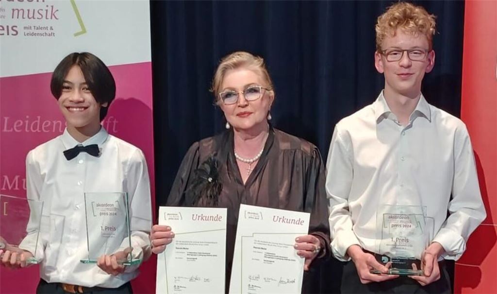 Margarete Glock mit ihren Schülern Patrick Meier (li.) und Maximilian Rotfuß. Foto: privat