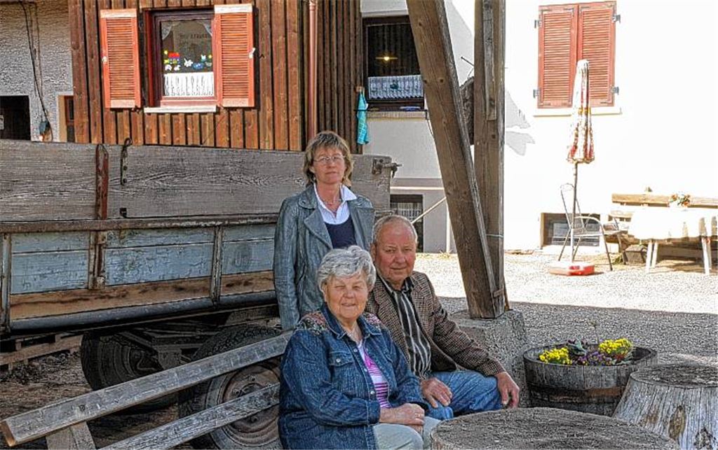 Marianne und Gerhard Oehrle sind begeistert von der Idee ihrer Tochter Karin Eckstein, auf dem Grundstück ihres landwirtschaftlichen Anwesens in Schützingen eine Herberge für Eltern mit schwerstranken Kindern aufzubauen. 