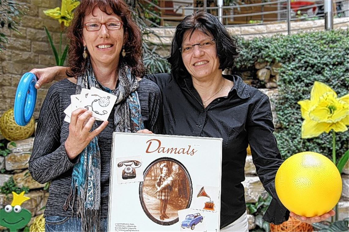 Marie-Luise Mühleder (li.) und Silvia Beck stärken mit ihren Angeboten für Geist und Körper Demenzkranken und ihren Angehörigen den Rücken. 