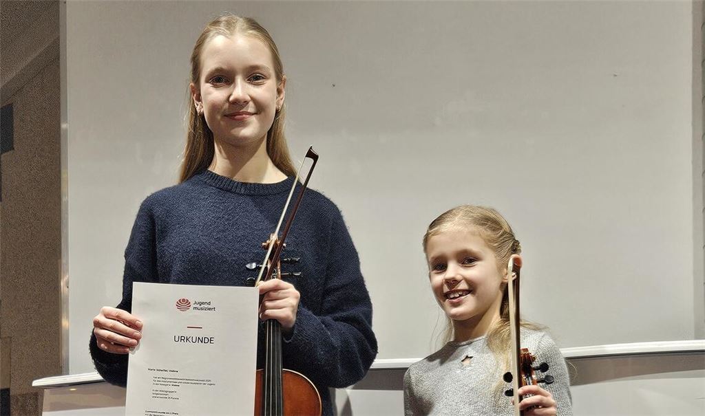 Marie Scheffel (li.) und Amelie Geissel sind bei „Jugend musiziert“ mit Ersten Preisen belohnt worden. Foto: privat