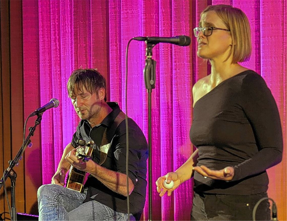 Freche Chansons, feingliedriges Gitarrenspiel